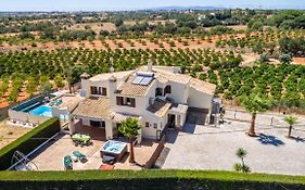 Five Bedrooms Villa, Heated Pool, Hot Tub And Free Wifi, Lots Of Space